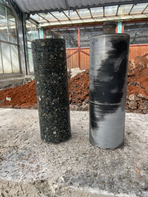 Tiefe Schnittführung mit Diamantsäge durch Betondecke