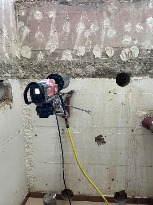 Wandschlitzsäge erstellt exakte Schlitze in Mauerwerk