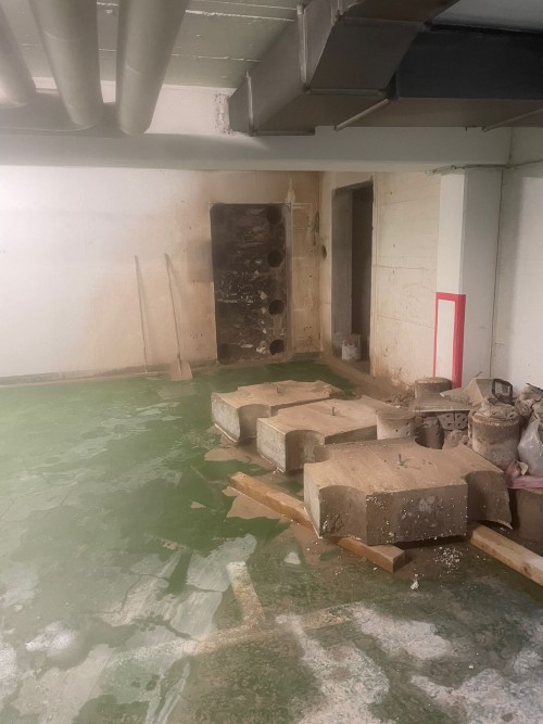 Eckiger Ausschnitt in Betonwand mittels Diamantschneidetechnik