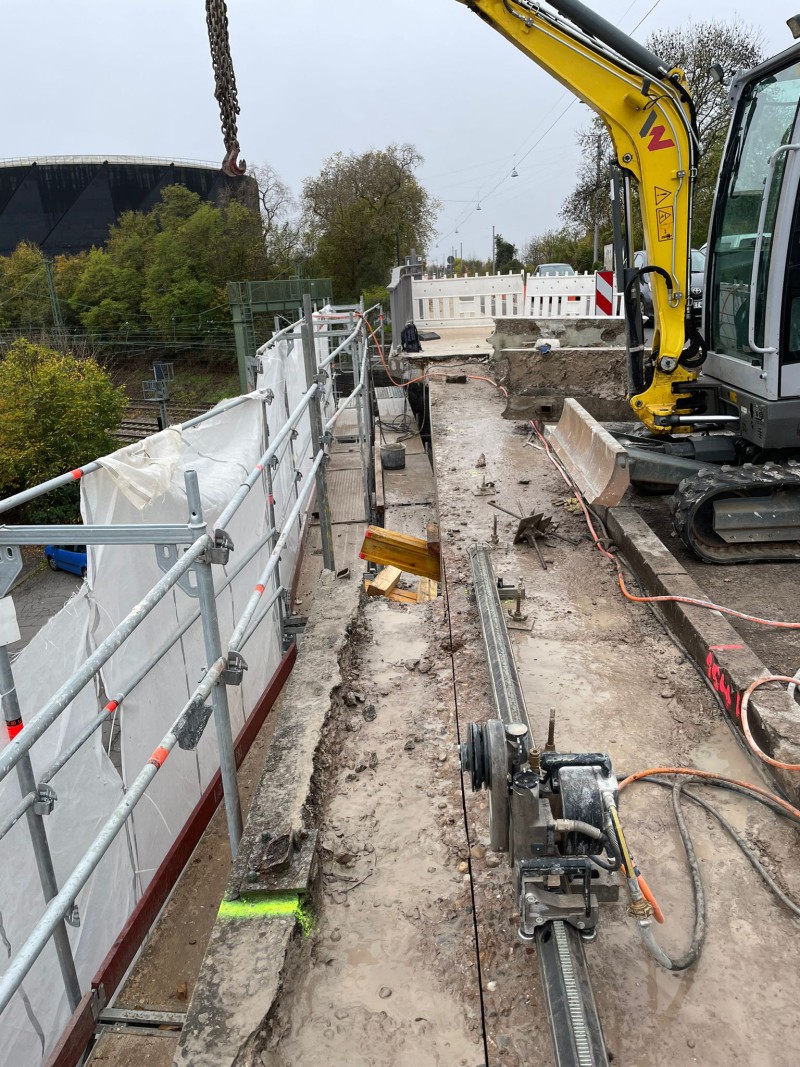 Runde Öffnung in Betonwand nach Diamantbohrverfahren