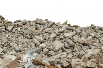 Sortierter Bauschutt als Recycling-Material für Wiederverwertung